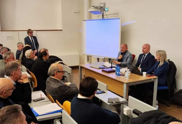 Foto dell'incontro con il Commissario Guido Castelli